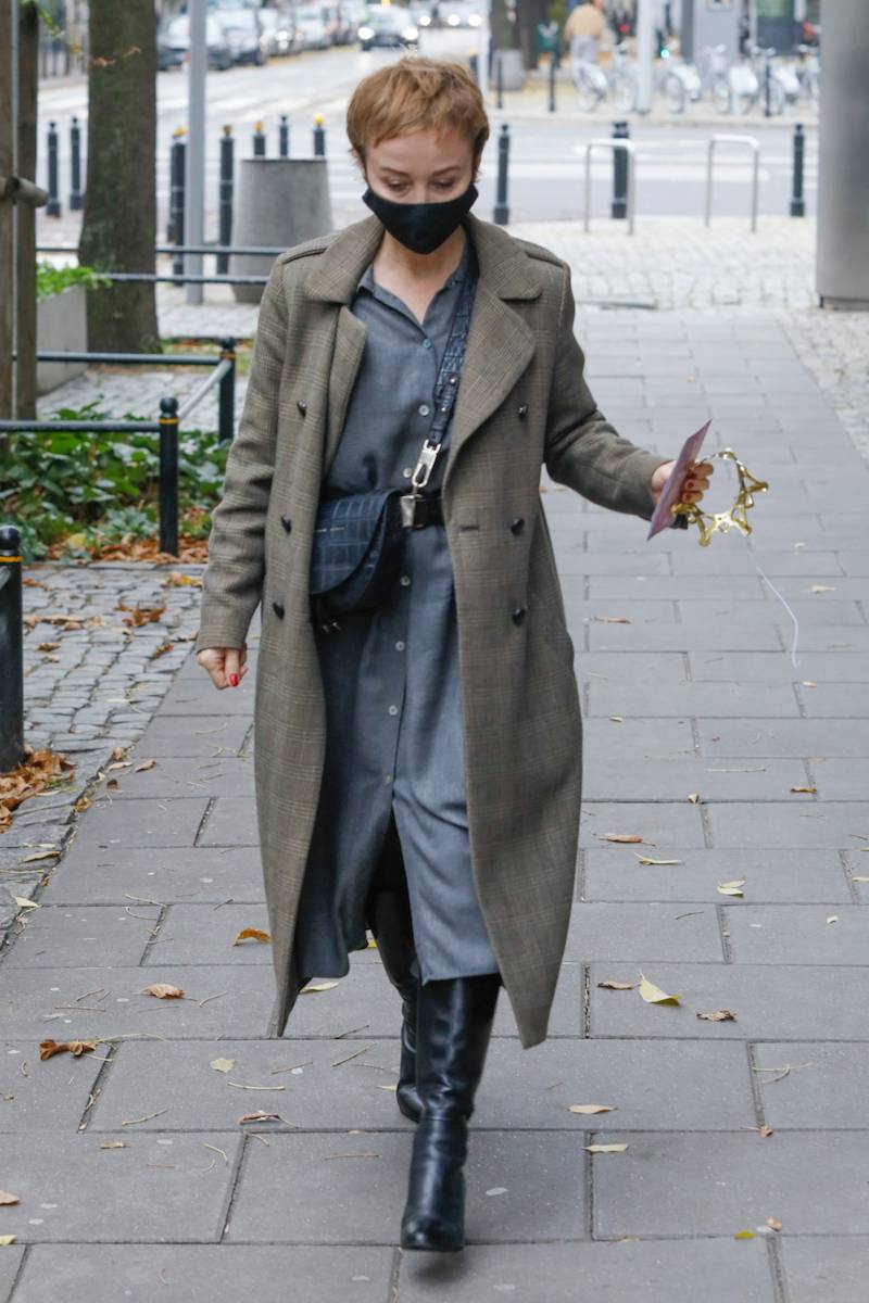 Martyna Wojciechowska świeżo po ślubie, piosenkarka w seksi stylizacji i aktorka w futrze (ZDJĘCIA)