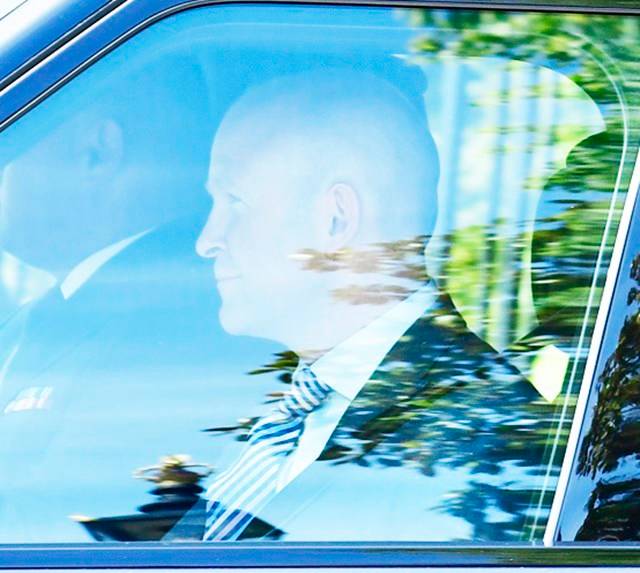 Meghan i książę Harry opuszczają pałac dzień przed ślubem!