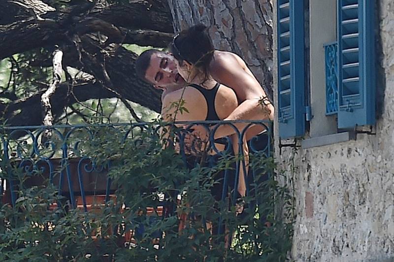 Younes nie mógł PRZESTAĆ całować Kourtney! Co za romantyk!