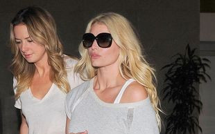 Odchudzona Jessica Simpson świętuje urodziny męża (FOTO)