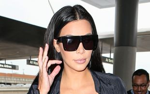 Ciężarna Kim Kardashian znowu wietrzy piersi (FOTO)