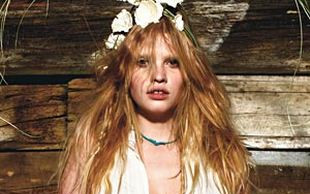 Lara Stone i Eniko Mihalik w niecodziennej sesji (FOTO)