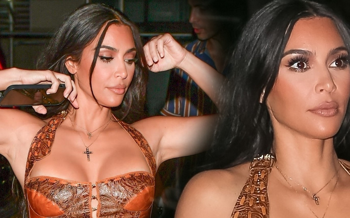 Kim Kardashian promuje kombinezon z otworem na pupie: “doskonały na szybką randkę”