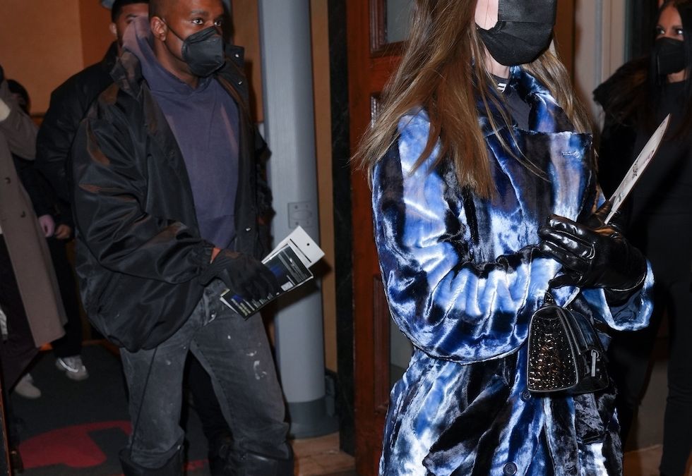 New York, NY - Kanye West and rumored new flame, Julia Fox enjoy a night out on Broadway and head to dinner at Carbone. The HOT new couple were seen enjoying night out on Broadway where they took in Slave play at the August Wilson Theater and headed to one of Kim's favorite NYC spots, Carbone for dinner. Kanye seems smitten with the stunning 'Uncut Gems' actress. The two were recently spotted in Miami and appear inseparable. *UK Clients - Pictures Containing Children Please Pixelate Face Prior To Publication*,Image: 650679589, License: Rights-managed, Restrictions: , Model Release: no, Pictured: Kanye West and Julia Fox, Credit line: KWJF / BACKGRID / Backgrid USA / Forum