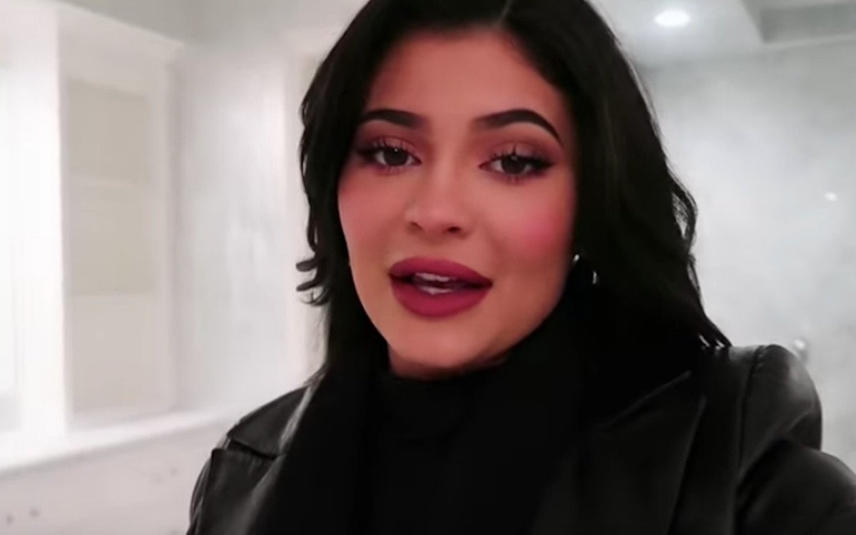Kylie Jenner pokazała swoją świąteczną REZYDENCJĘ. Nie może się oprzeć OZDOBOM (WIDEO)