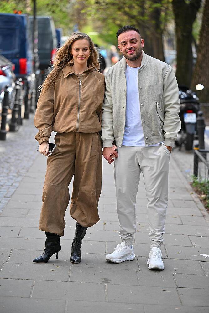 Karolina Pisarek olśniewa przed studiem "DDTVN"