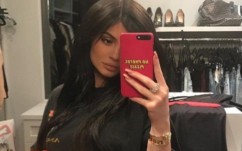 Kylie Jenner ma grzywkę. Wygląda ślicznie!
