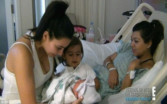 Kourtney Kardashian sama wyjmowała rodzącą się córeczkę