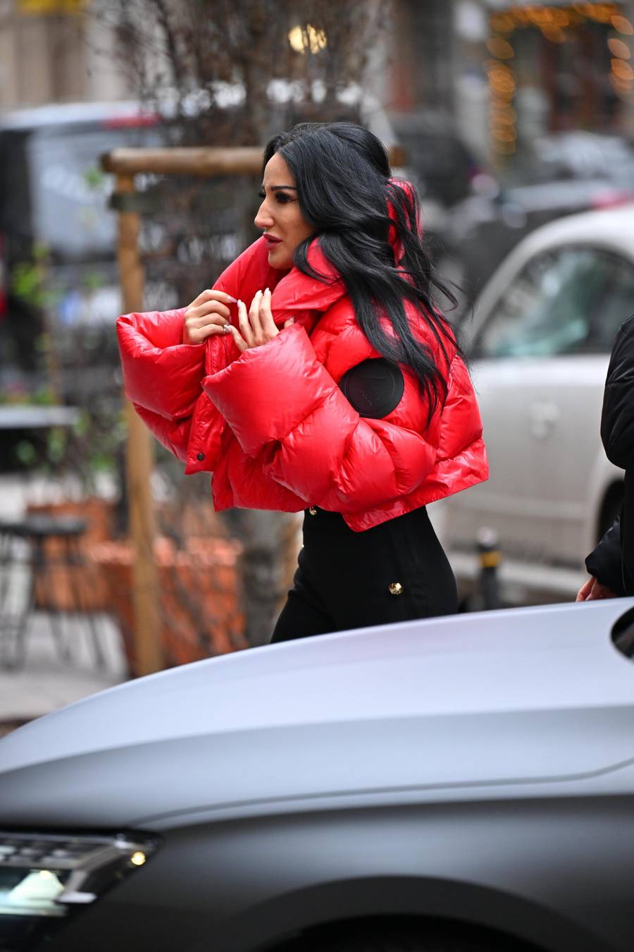 Tłumy gwiazd w DDTVN. Edyta Pazura w wypasionym porsche, Steczkowska z synem…