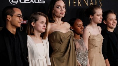 Angelina Jolie chwali się 14-letnią córką Vivienne. Podobna?