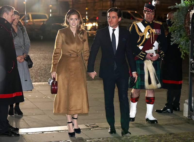 Księżna Kate i książę Wiliam kolędują ze swoją rodziną. Nie pojawili się najważniejsi członkowie rodziny!