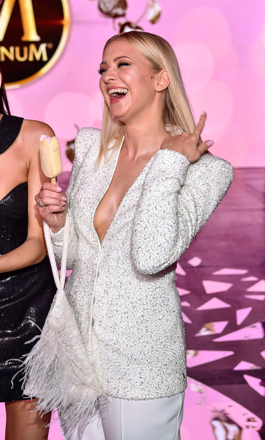 W obu fryzurach jej do twarzy