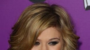 Kelly Clarkson wyretuszowana do granic możliwości (FOTO)