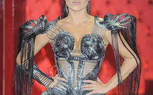 Doda chce mieć krótką, wyzywającą suknię ślubną