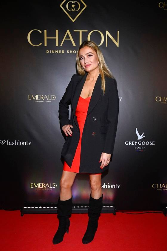 Gwiazdy wdzięczą się na otwarciu ekskluzywnego klubu. Magdalena Schejbal, Marta Krupa, Karolina Pisarek-Salla i Roger Salla,