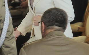 Fakt oburzony ceną trampek premier Ewy Kopacz