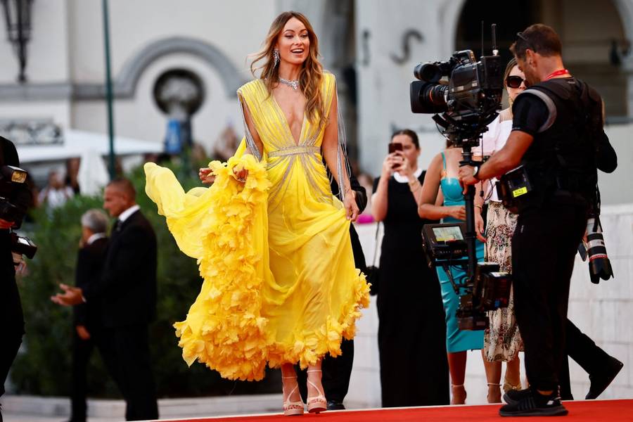 Olivia Wilde i Harry Styles NAJLEPIEJ UBRANĄ parą na czerwonym dywanie w Wenecji!