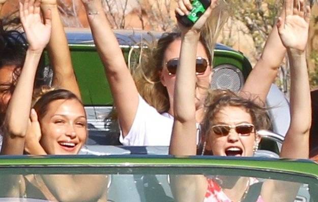 Bella i Gigi Hadid bawią się w Disneylandzie – zapomniały, że są gwiazdami