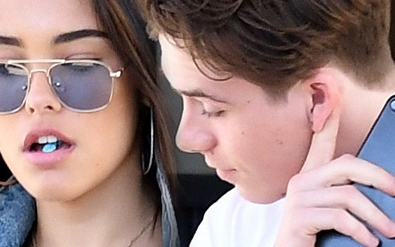 Madison Beer w mega krótkich szortach na zakupach z Brooklynem Beckhamem ZDJĘCIA