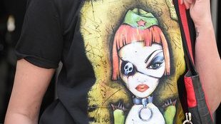 Ile lat dacie bohaterce tej stylizacji? (FOTO)