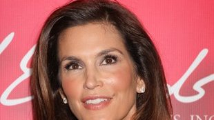 Cindy Crawford jak woskowa lalka (FOTO)