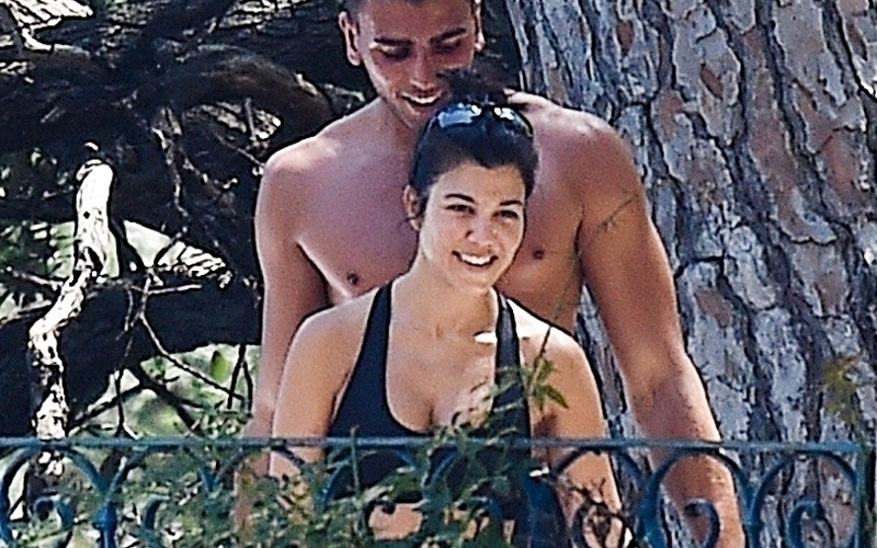 Younes nie mógł PRZESTAĆ całować Kourtney! Co za romantyk!