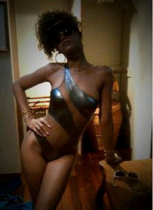 752-rihanna-1-R1