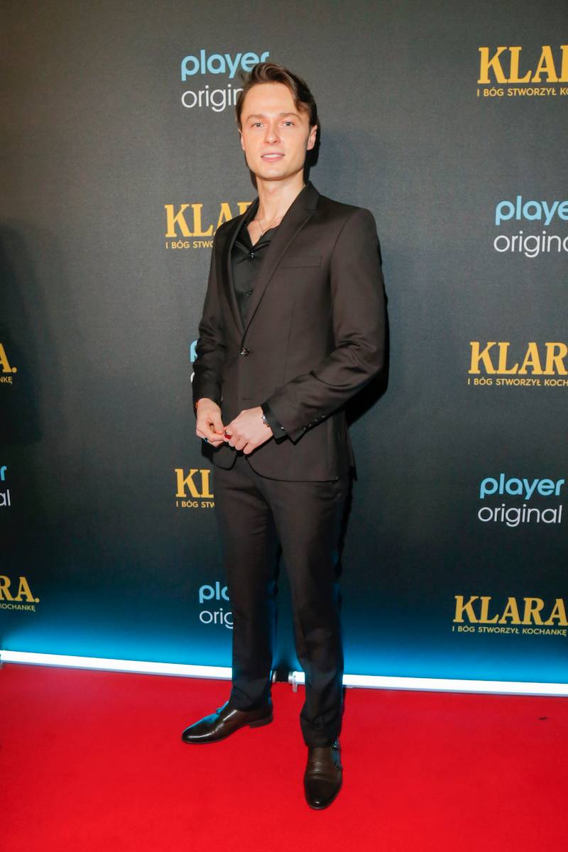 Gwiazdy serialu “KLARA”: Izabela Kuna pozuje z mężem na ściance, Gorczyca i Czeczot nie byli gorsi