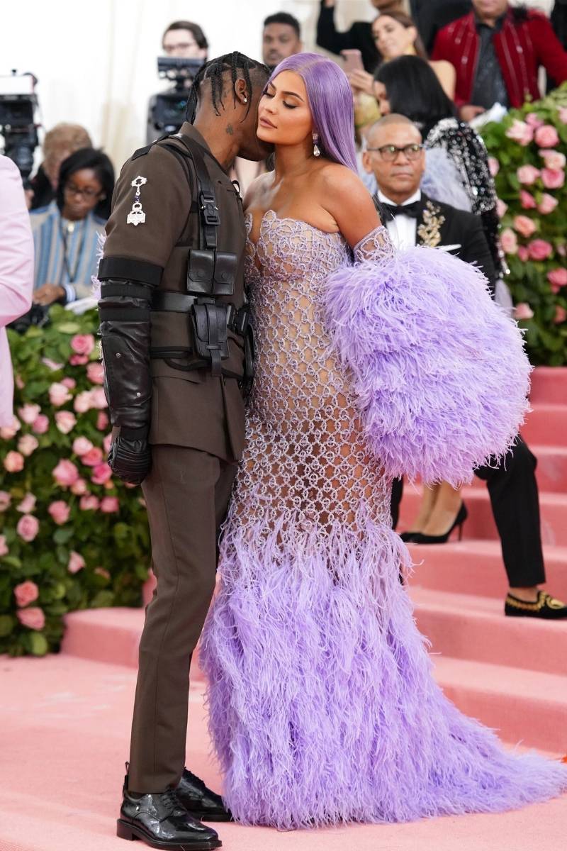 MET GALA 2019: Katy Perry jako żyrandol, Kylie Jenner jak lalka, a Gigi Hadid największą ZAGADKĄ gali (ZDJĘCIA)