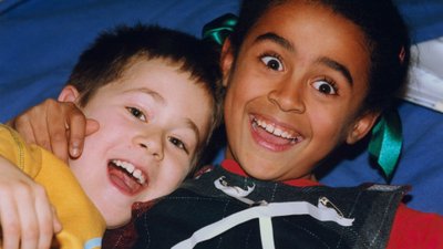 Był gwiazdą „Rodziny zastępczej”, nie porzucił telewizji. Serialowy Filip to niezły przystojniak