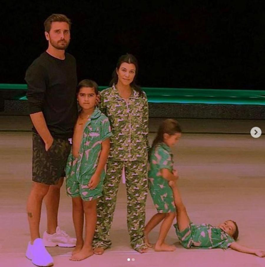 Kourtney Kardashian i Scott Disick z dziećmi. 
