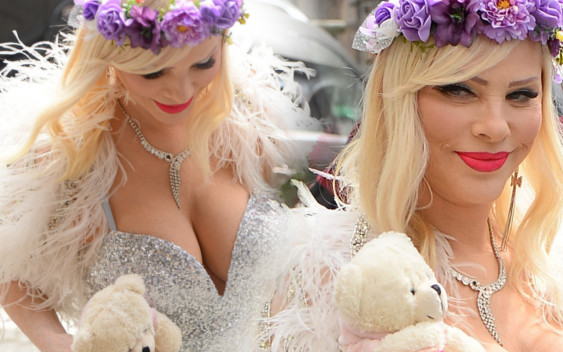 66-letnia Cicciolina nieźle się trzyma (ZDJĘCIA)