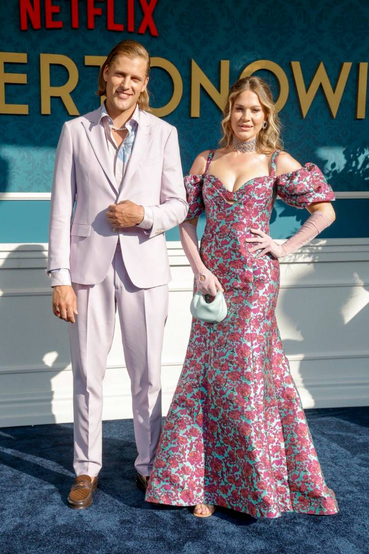 Wysyp celebrytów na polskiej premierze “Bridgertonów”: Marcin Hakiel z Dominiką, Marta Żmuda Trzebiatowska, Edyta Herbuś, Natalia Przybysz..