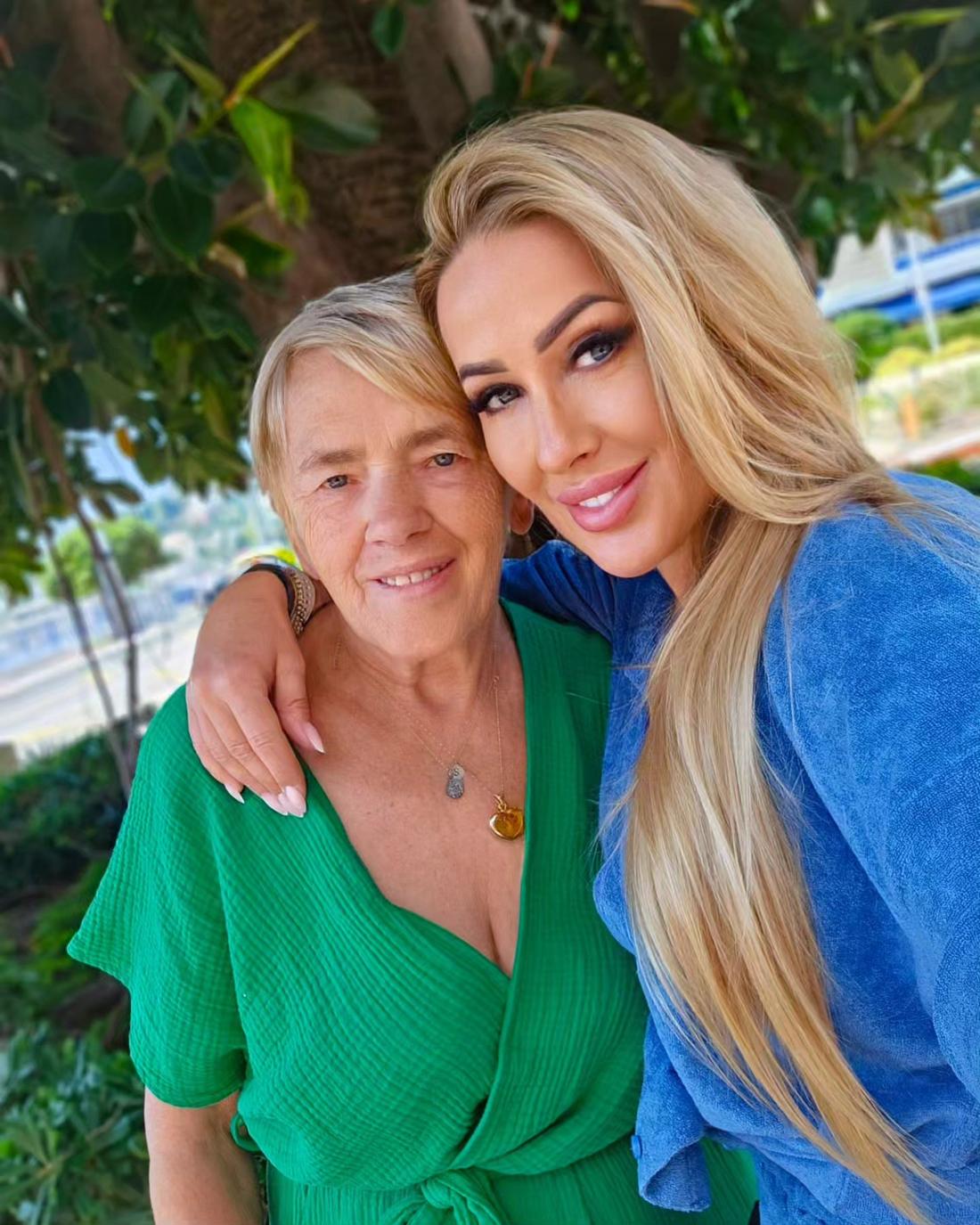 Sylwia Peretti z mamą, fot. Instagram