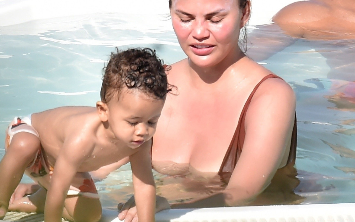 Chrissy Teigen na wakacjach z rodziną we Włoszech