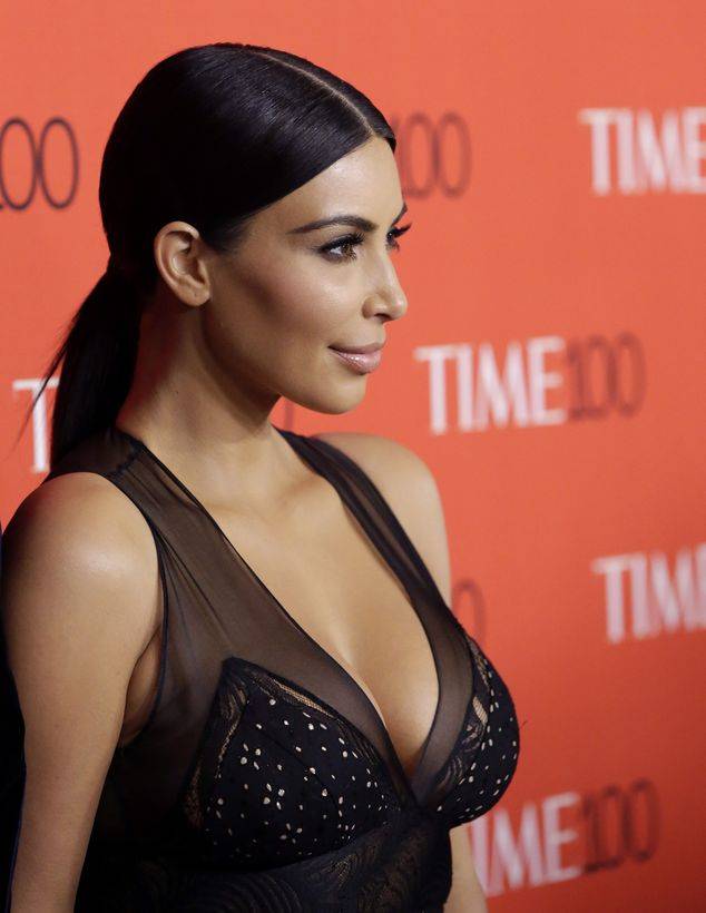 Dopiero, gdy Kim pojawiła się na ściance, na jaw wyszły jej nowe operacje