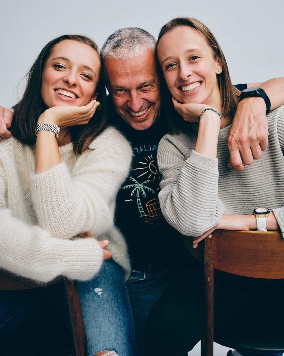 Iga Świątek z siostrą i ojcem, fot. Instagram