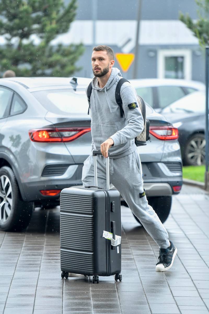 Zgrupowanie reprezentacji Polski przed Ligą Narodów. Milika przywiozła ukochana, a co się stało Karolinie Szostak? Zobaczcie na jej twarz