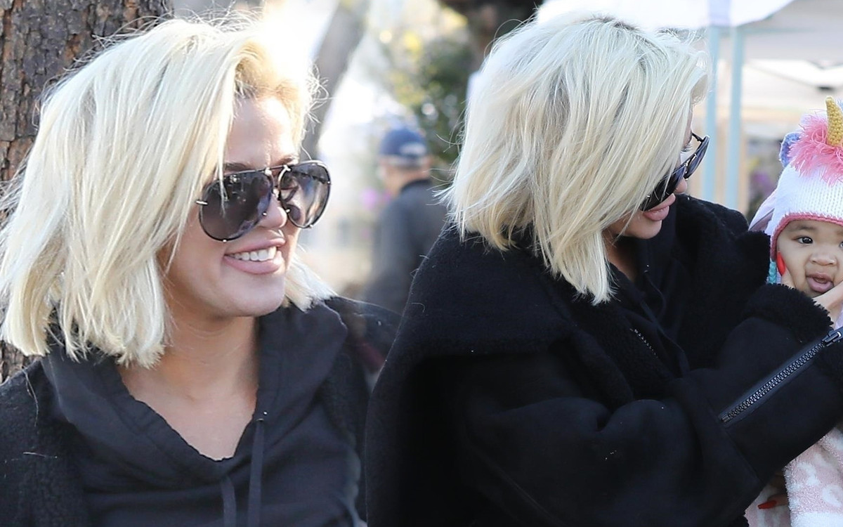 Khloe Kardashian z True na rękach robi zakupy na bazarku (ZDJĘCIA)