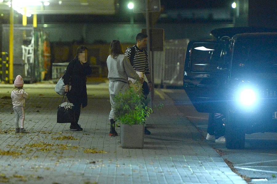 Anna i Robert Lewandowscy z córkami