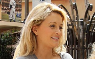 Holly Madison już pokazuje się z córeczką (FOTO)
