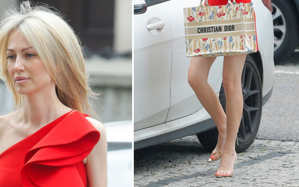 Magdalena Ogórek spieszy się na salony swoim nowiutkim samochodem za 200 tys.