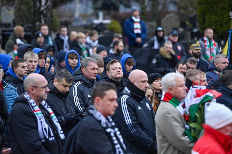 Pogrzeb Lucjana Brychczego. Tłumy piłkarzy i kibiców przyszły pożegnać legendę Legii Warszawa