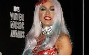 Czy Lady GaGa wystąpi w duecie z Cher?