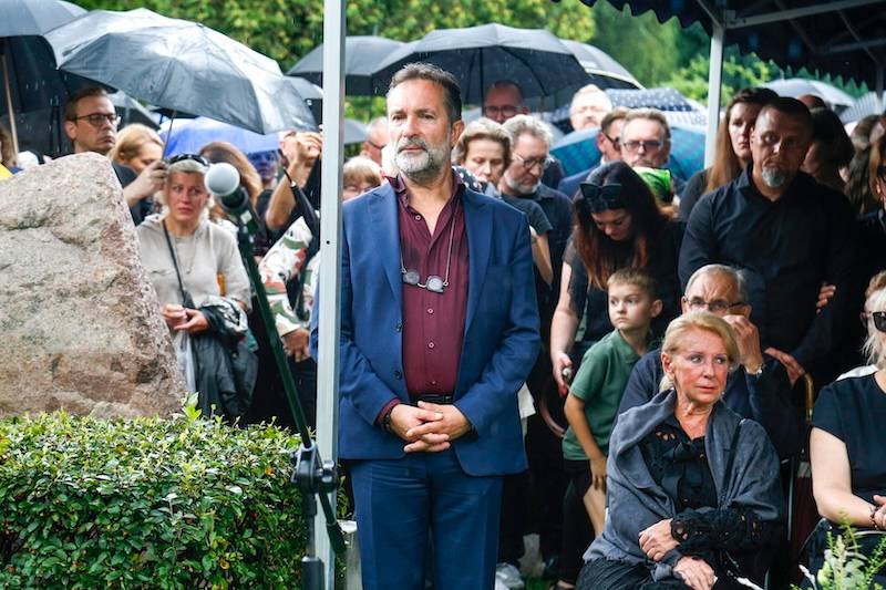 Szwagier Kołaczkowskiej na pogrzebie powiedział o jej “fałszywych przyjaciołach”: “Byłaś wykorzystywana”