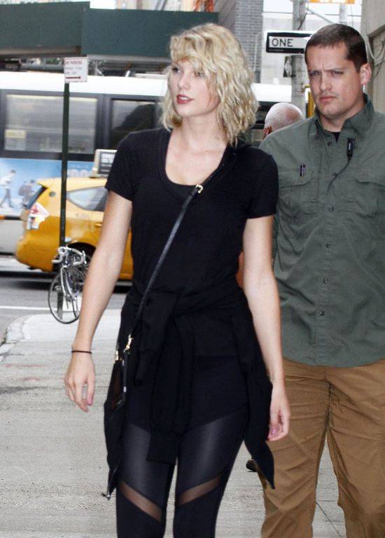 Kto jest ojcem dziecka Taylor Swift? Brzuszek jest już widoczny!