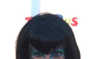 Tori Spelling obrosła w piórka (FOTO)