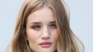 Rosie Huntington-Whiteley nawet w płaszczu wygląda sexy!