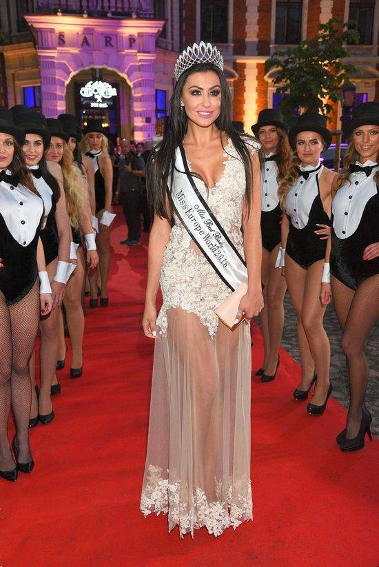 Samochód Roku Playboya 2016 – gwiazdy na czerwonym dywanie