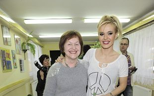 Mama w SMS-ie do Dody: Zjadłaś zupkę ogórkową?